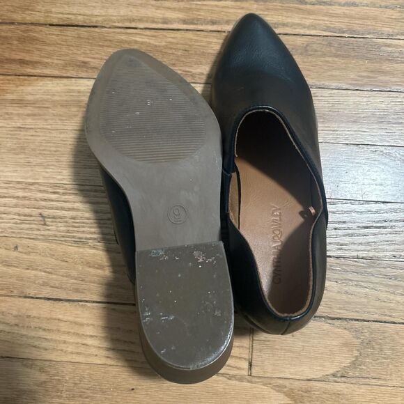 Cynthia Rowley Women's Black Slip Ons - Picture 4 of 4